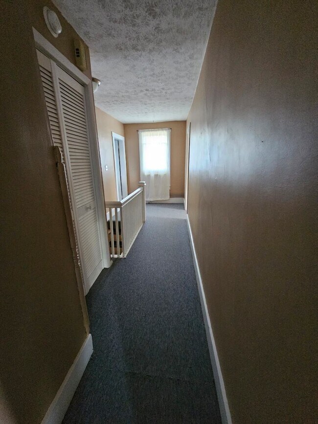 Building Photo - 528 N Madriver St