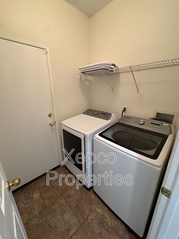 Building Photo - 80746 Diamondback Trail