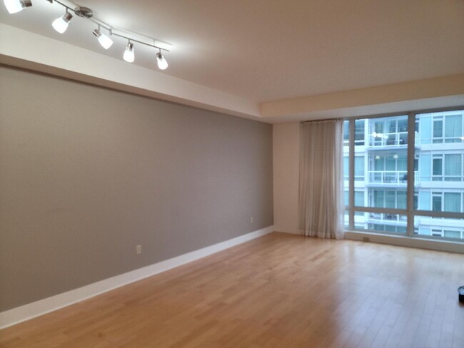 Building Photo - 1 Bedroom Harborside Condo - $500 off firs...