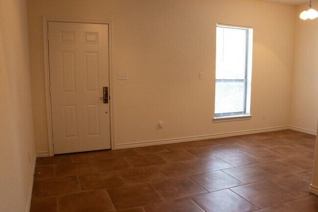 Building Photo - Brand New 1 Bedroom / 1 Bathroom Apartments in Lindale!