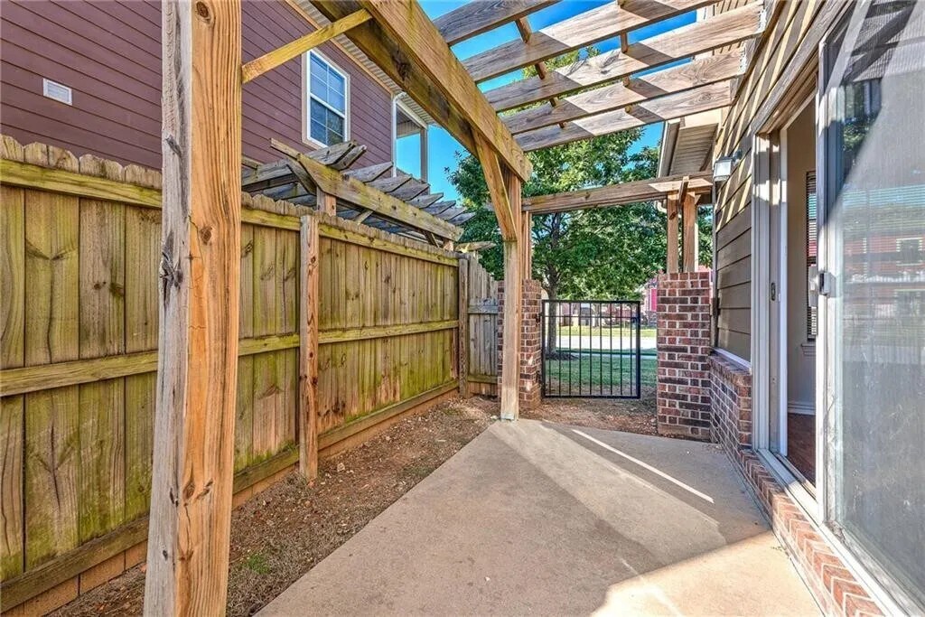 Shared outdoor space - 754 N Wordsworth Ln