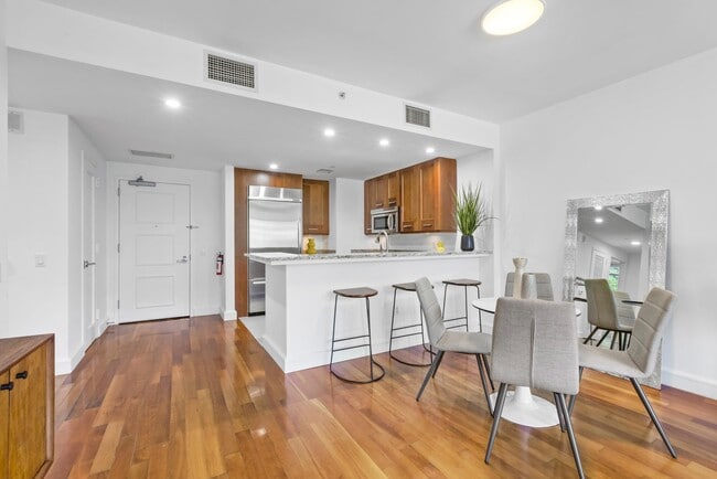 Building Photo - 8100 River Rd