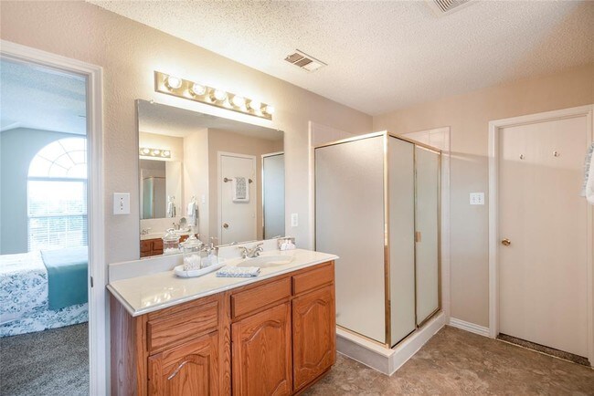 Building Photo - 5517 Vineyard Ln