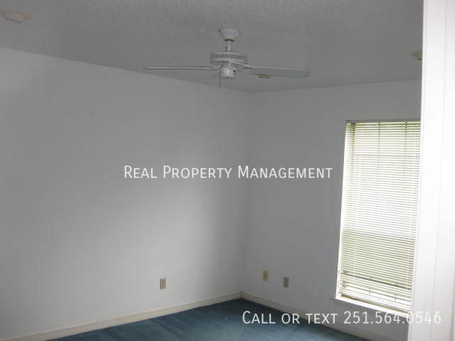 Building Photo - 420 Lakeview Dr W