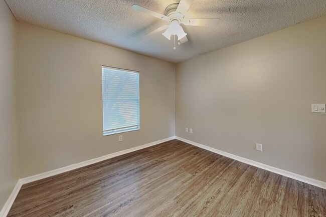 Building Photo - 9525 Southern Garden Cir