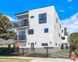 Building Photo - 4703-4704 Saturn St