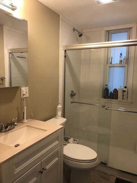 Building Photo - 6 Bucknam St