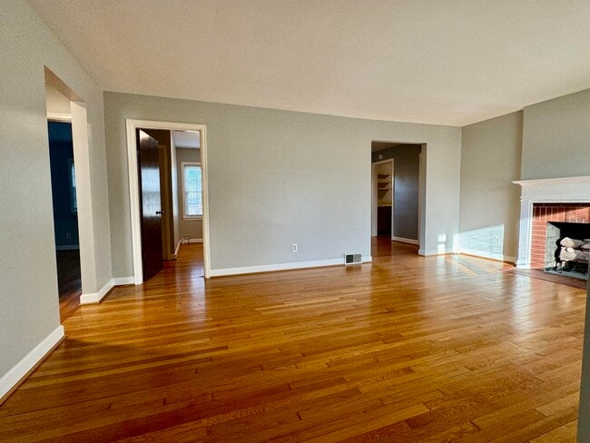 Building Photo - 479 Stratford Dr