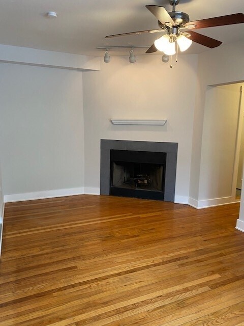 Living Area - Fireplace - 3851 N Southport Ave