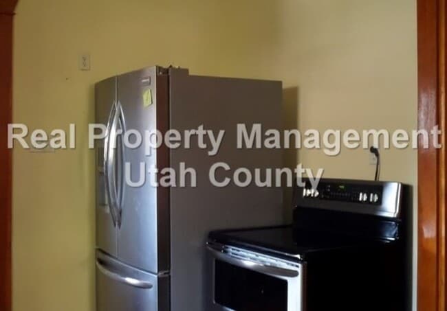 Building Photo - 159 N 400 E