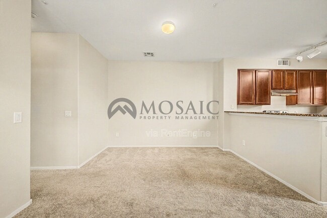 Building Photo - 1384 S Sabino Dr