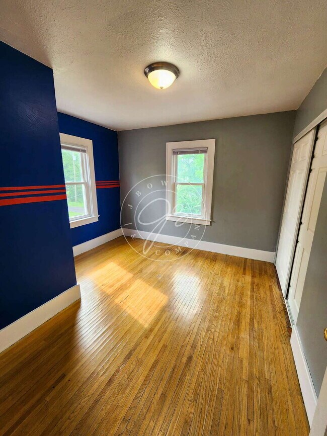 Building Photo - Charming 3-Bedroom Home with Spacious Rooms, Garage & Appliances Included!