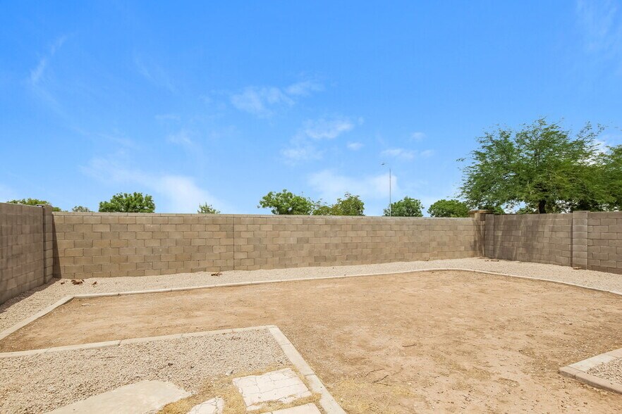 Building Photo - 9650 W Payson Rd