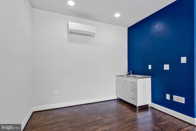Building Photo - 703 Skippers Ln
