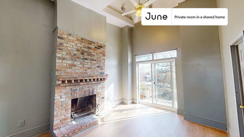 Building Photo - Room in Shared 4 bed/2 bath home in Columbia Heights