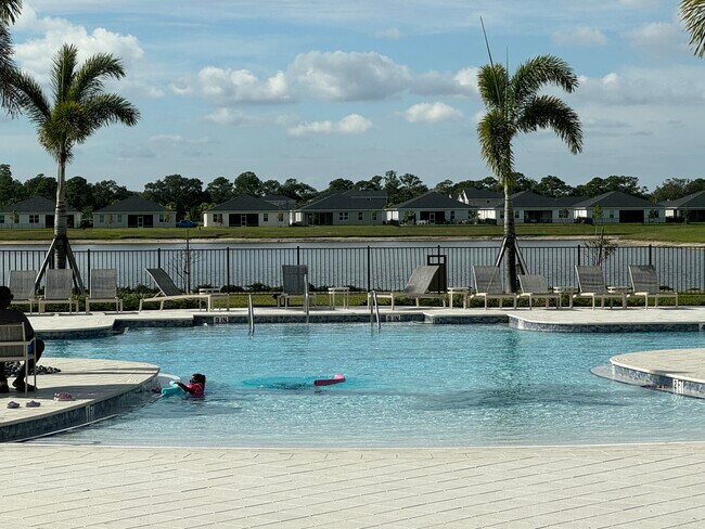 Building Photo - 10468 NW Suncrest Lp