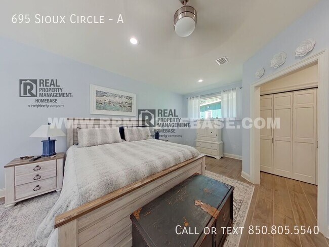 Building Photo - 695 Sioux Cir