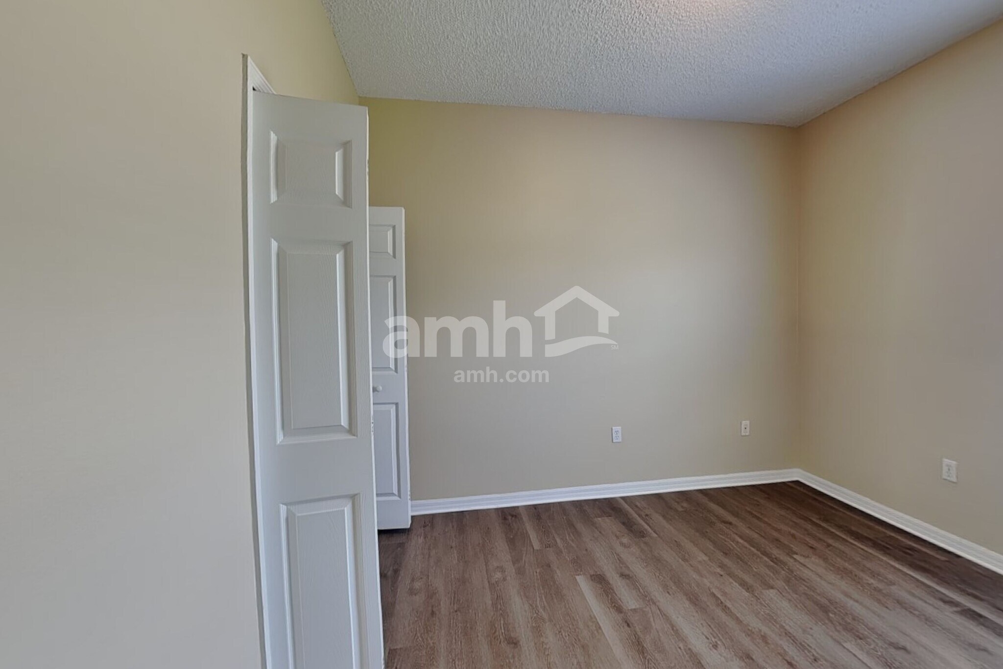 Building Photo - 2505 Sherbrook Ln