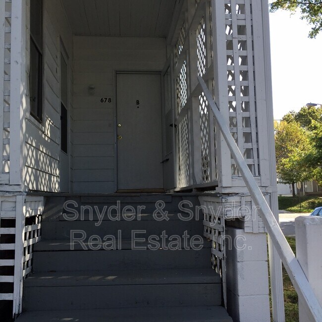 Building Photo - 678 Kling St