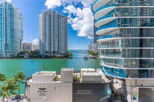 Building Photo - 300 S Biscayne Blvd