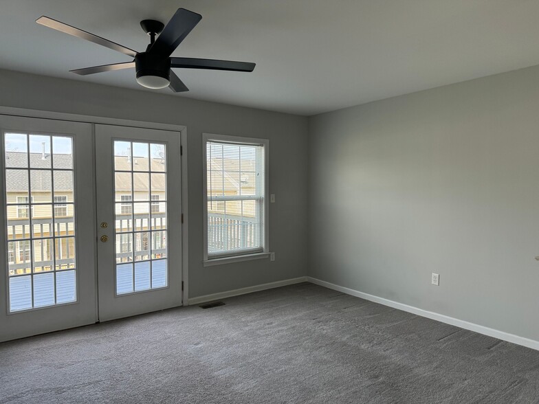 Building Photo - 15 Lombard Ln