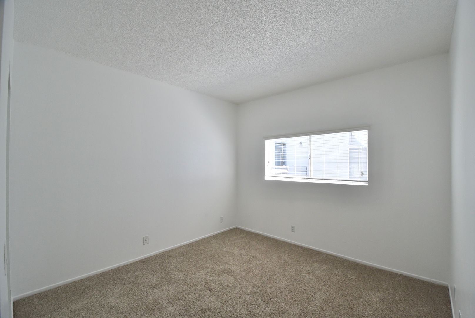 Building Photo - 11315 Moorpark St