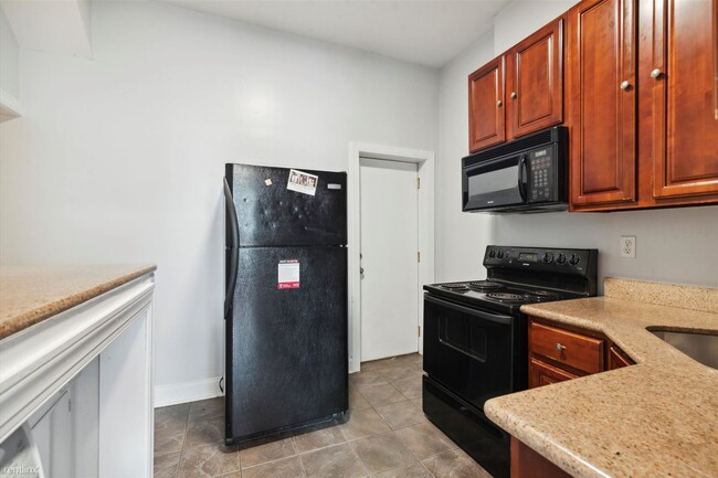 Building Photo - 3 br, 1 bath Triplex - 1729 W MONTGOMERY A...