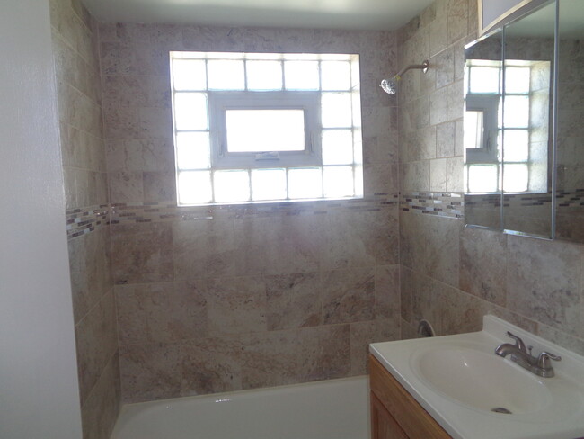 Building Photo - 5720 W 95th St
