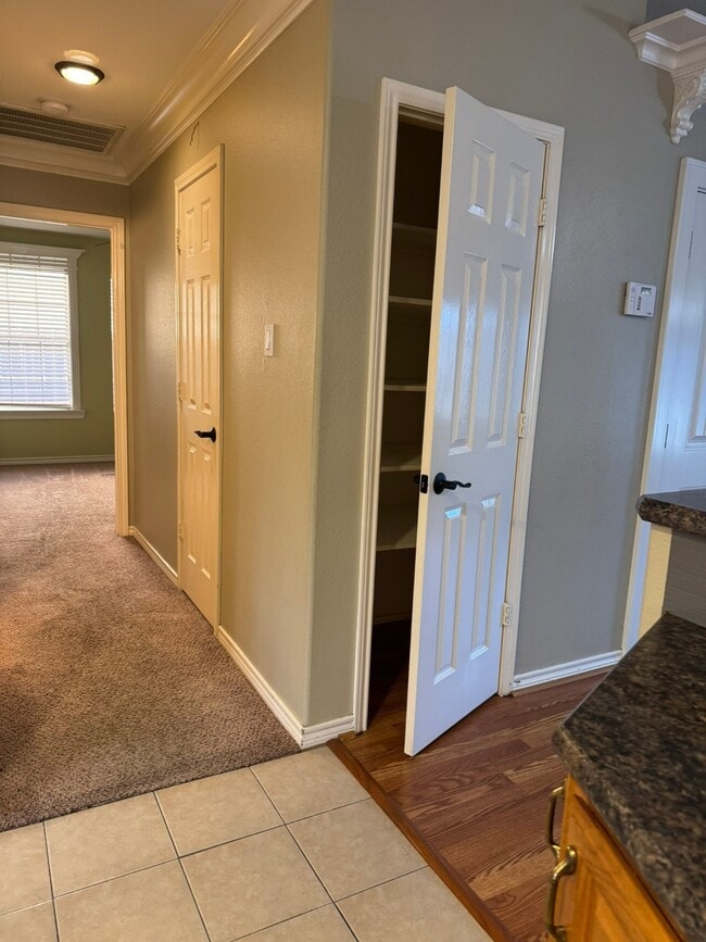 Building Photo - 34534 Lake Side Dr