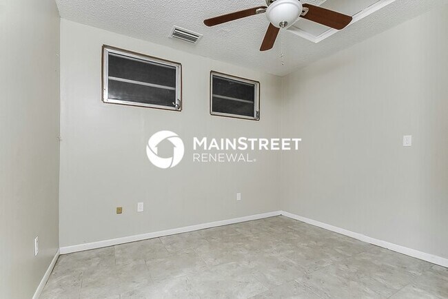 Building Photo - 3 Bedroom Pet-Friendly Home in Lakeland, FL with Main Street Renewal