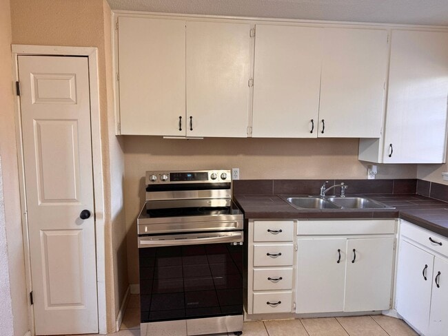 Building Photo - Affordable 3 Bed 1 Bath In Lynwood