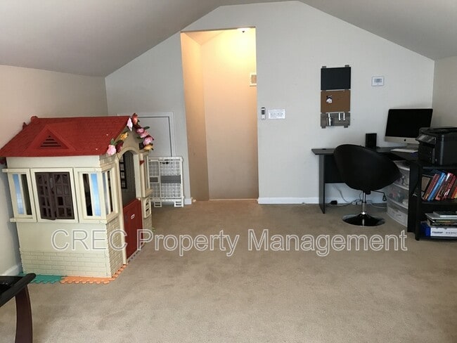 Building Photo - 272 Mayfield Dr