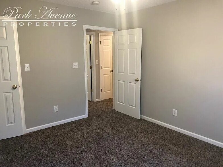 Building Photo - 116 Barnes Dr