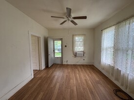 Building Photo - 510 N Stratton St