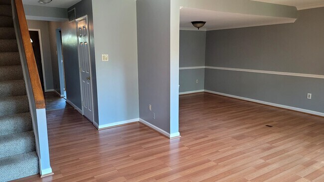 Building Photo - 9258 Red Cart Ct