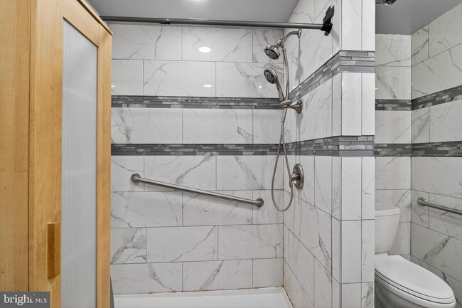 Building Photo - 505 69th St