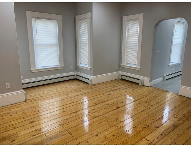 Building Photo - 153 Chestnut St