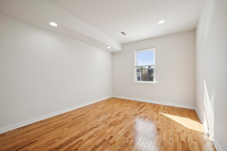 Bedroom - 2638 Federal St