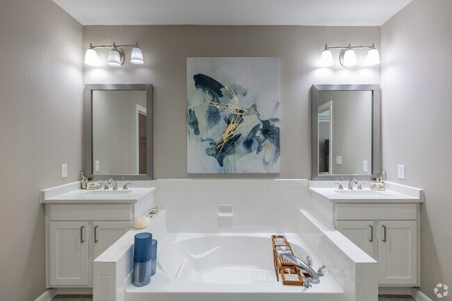 Building Photo - Spacious Floor Plans & Premium Amenities Await