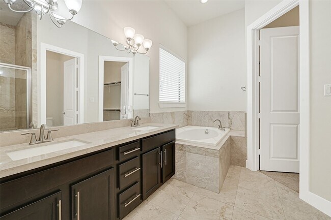 Building Photo - 72 N Hutcheson St