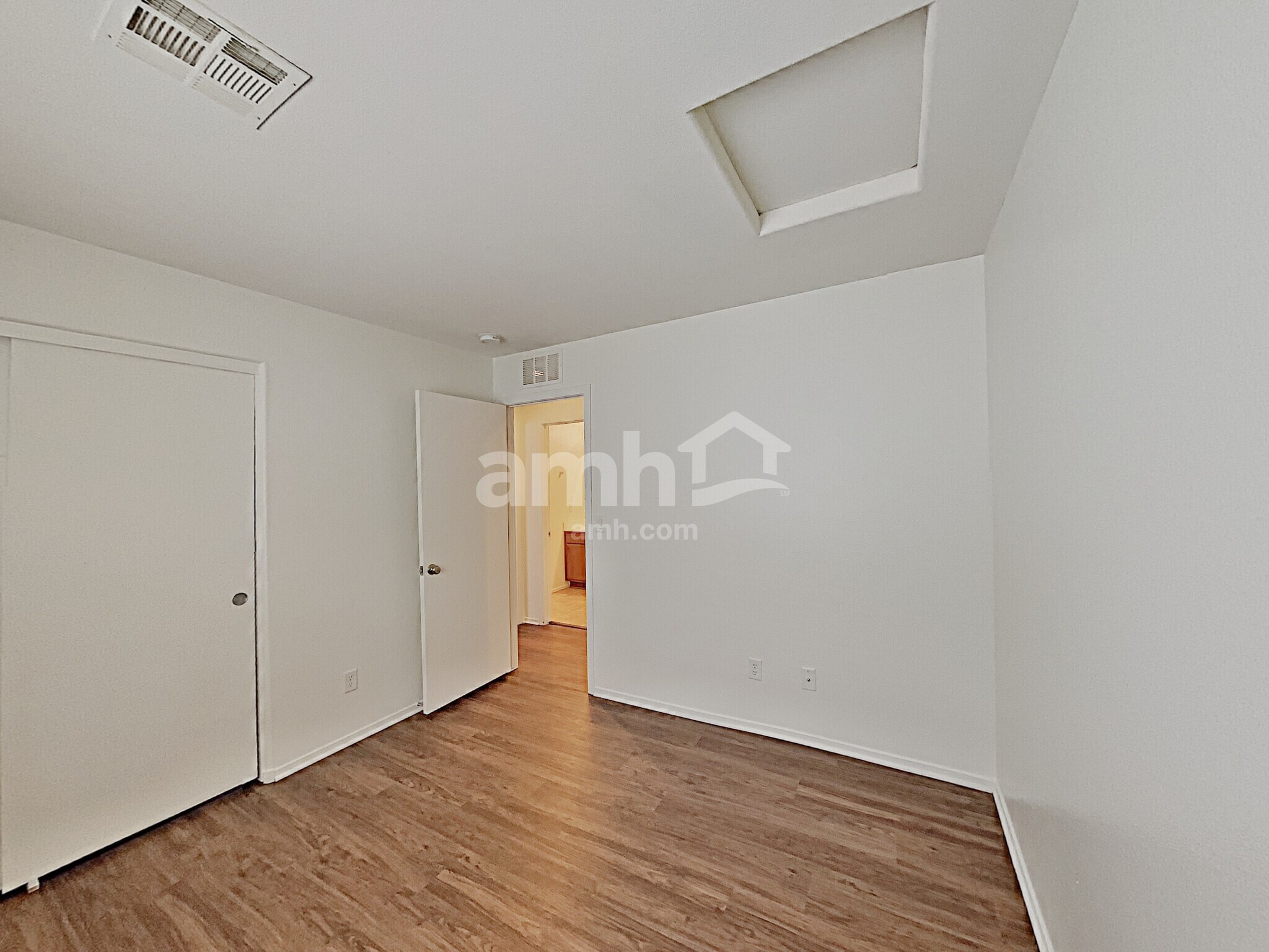 Building Photo - 1025 Maple Pines Ave