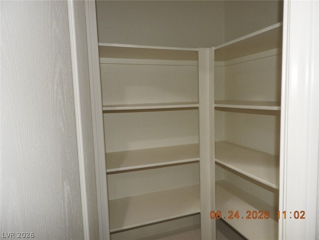 Building Photo - 521 W Dolphin Peak Ct