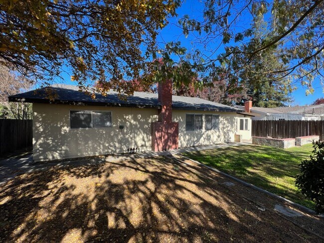 Building Photo - 1536 Sheldon Dr