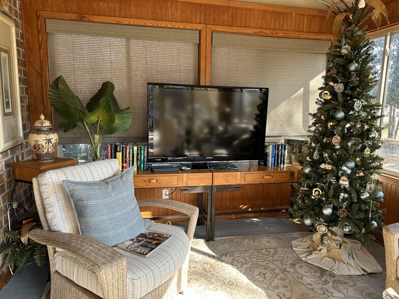 Sunroom - 927 blue crab way