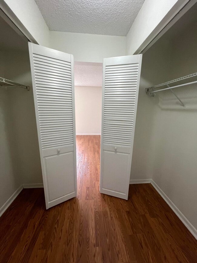 Building Photo - 706 Sunny Pine Way