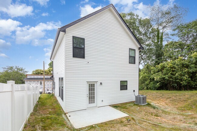 Building Photo - 3 bed 2.5 bath home in Gastonia
