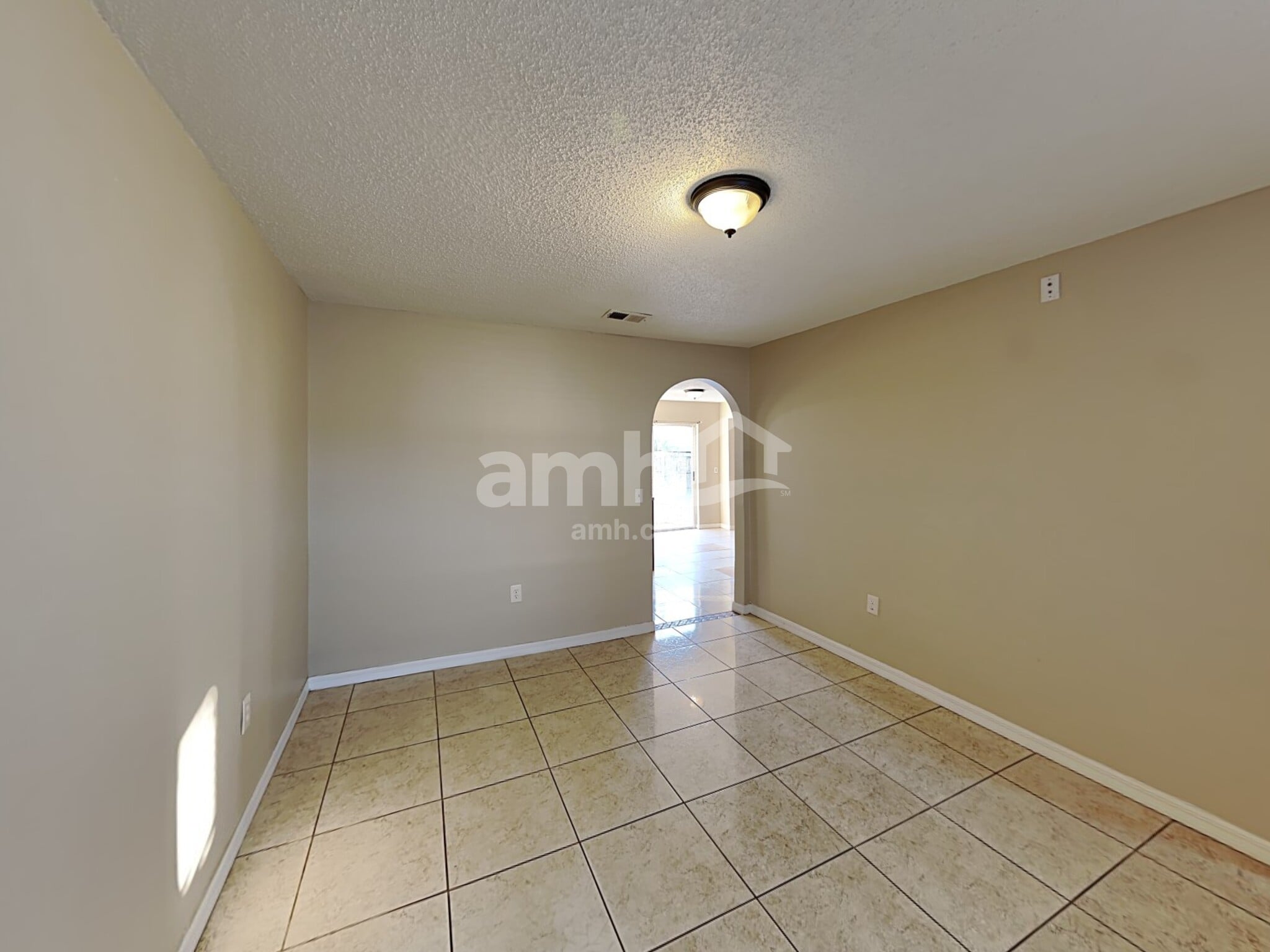 Building Photo - 16000 Wilkinson Dr