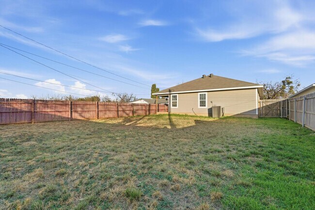 Building Photo - 2050 Lillius St