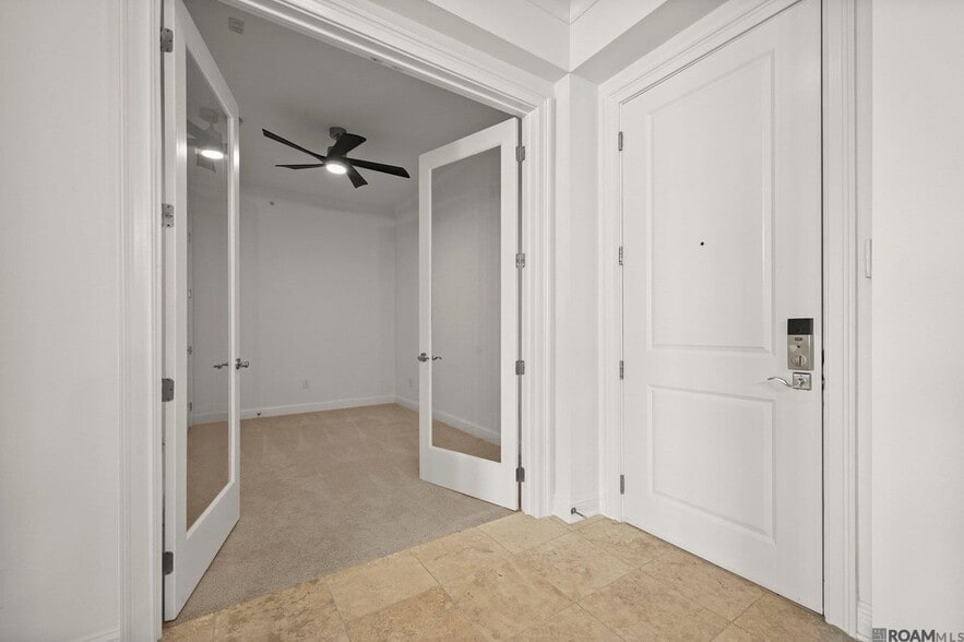 Building Photo - 998 Stanford Ave