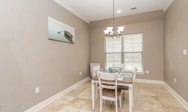 Building Photo - 315 Hill Ridge Dr